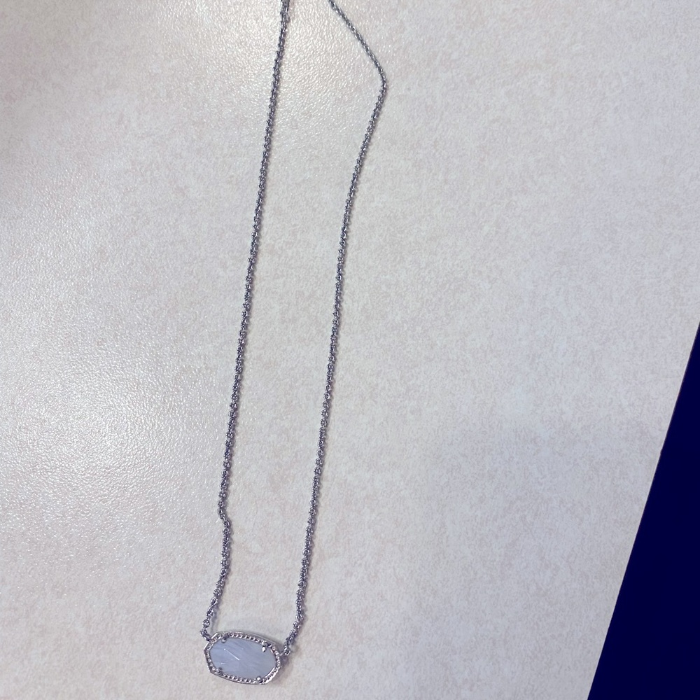 Kendra Scott necklace